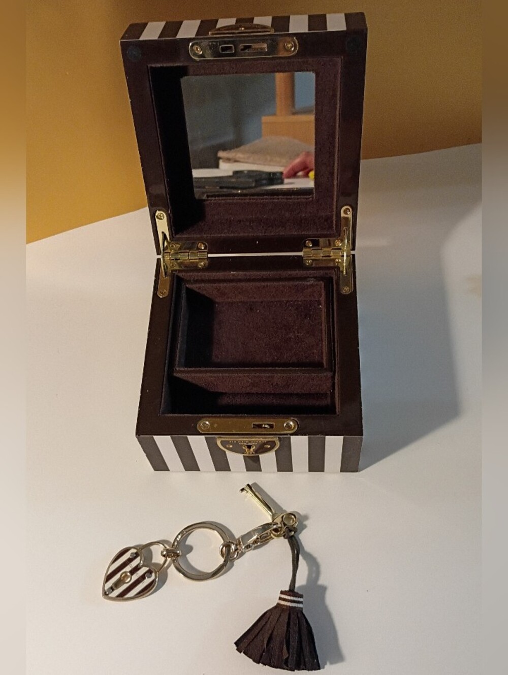 Henri Bendel Brown & White Striped Small Jewelry Box with Heart Tassel Keychain - Picture 9 of 10